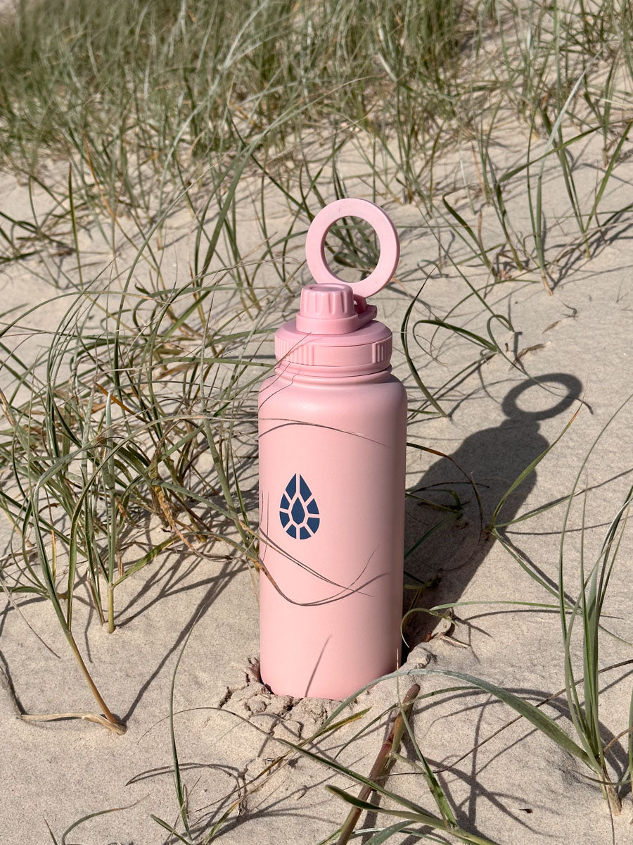 Pink JAYD magnetic selfie drink bottle.